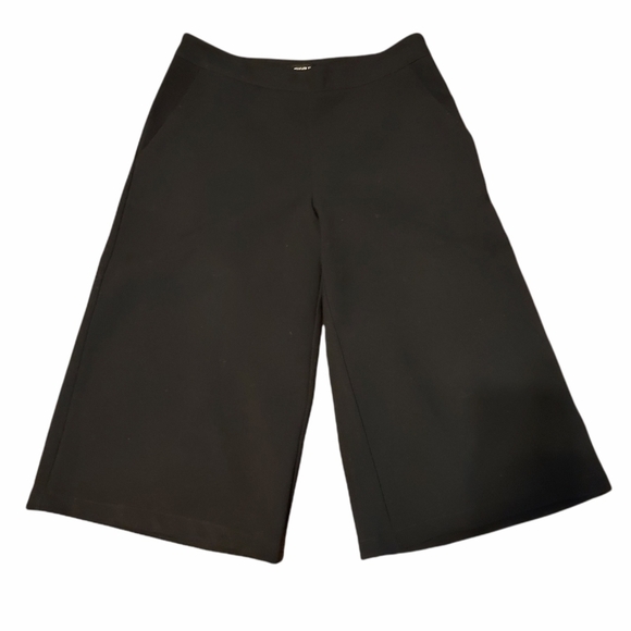 Forever 21 Pants - Forever 21 black wide leg capri size w29